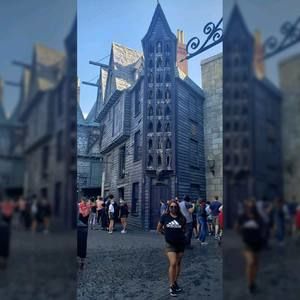 Meet your Posher, Iliana